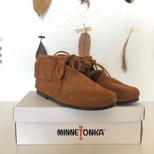 Minnetonka Fringe Hardsole Boots- Brown, Size 7